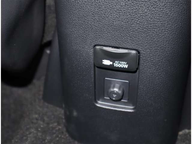 ☆アクセサリーコンセント付き車です♪AC100Vで最大消費電力1500W以下の電気製品を使うときの電源としてお使いください。