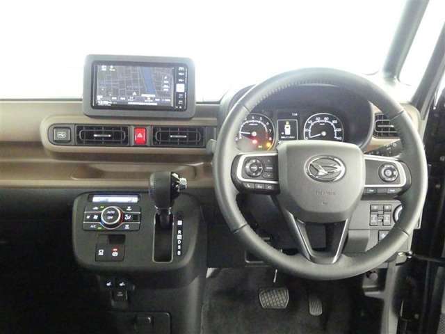 見通しのよいすっきりとした視界で、誰でも運転しやすいです。運転のしやすさは疲れにくさにも繋がりますよ♪