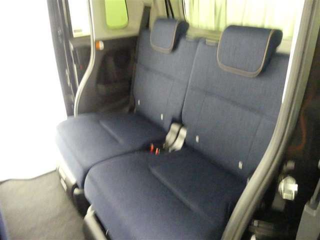 ゆとりある広々とした車内空間は、ドライブを始め買い物やレジャーなど、幅広く活躍します。一人でもみんなとでもお出かけを楽しみましょう！