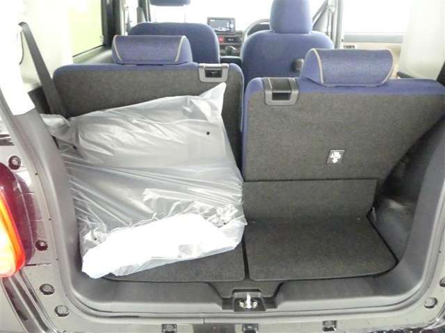 開口部の広いラゲージスペースは、ゴルフバックなどの荷物もラクラク積み込めます。
