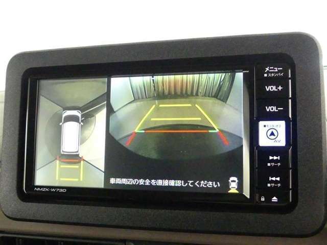 バックガイドモニターで、後方を確認しながら安心して駐車することができます。運転初心者も熟練者も必須の機能ですよ！