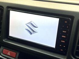 【純正ナビ】人気の純正ナビを装備しております。ナビの使いやすさはもちろん、オーディオ機能も充実！キャンプや旅行はもちろん、通勤や買い物など普段のドライブも楽しくなるはず♪