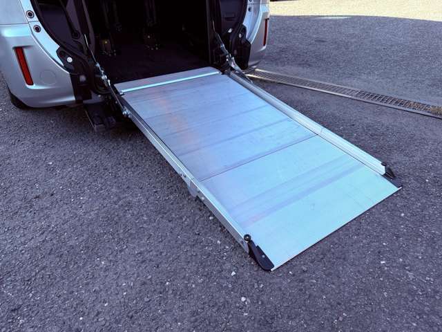 【出】を長押しすると車高調整ト共にスロープが出てきます☆