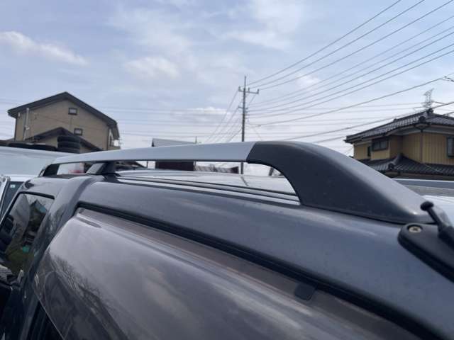 ルーフレールが付いております。