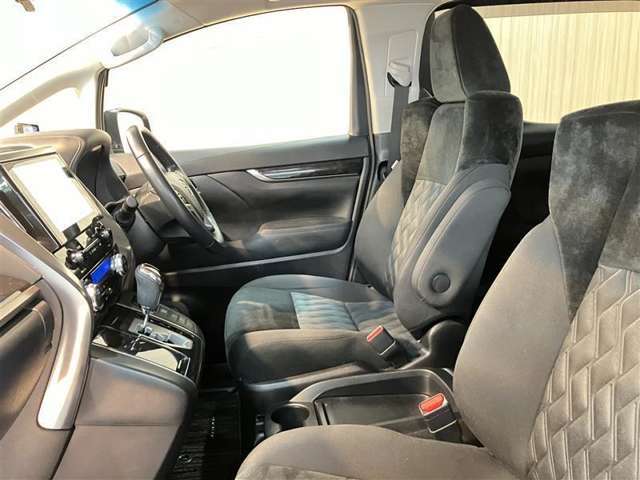 当店の展示車は全て保証付き！（一部車両を除く）保証内容は1年間走行距離無制限のトヨタロングラン保証です。全国のトヨタディーラーで保証修理可能です。わずかなご負担で最長3年の延長も可能。