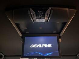 【ALPINE　10型フリップダウンモニター】大画面モニターで後席でもエンタメをお楽しみいただけます。小さなお子様にも大人気の装備です♪