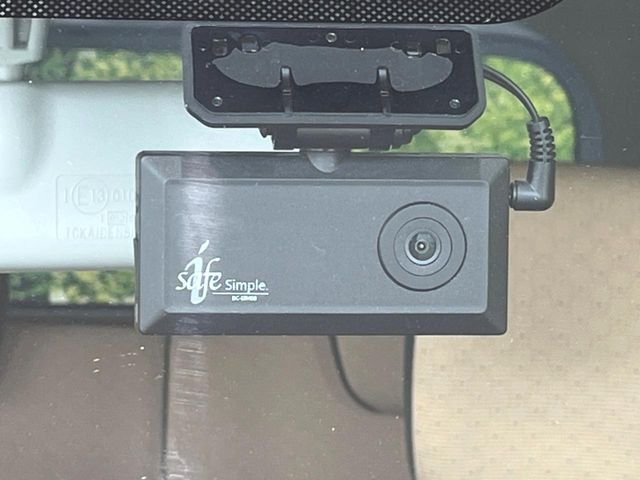 【ドライブレコーダー】安心・安全なカーライフに必須のドライブレコーダーを装備！走行中はもちろん、あおり運転や事故に遭遇した際の状況も映像で記録し、万一のリスクに備えます。