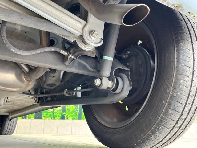 お車を安心してお乗りいただく為には、足回りの定期点検が欠かせません。サービスサポート（有償保証）では無料点検もご提供しており、安心のカーライフをお過ごしいただけるサポート体制が整っています。