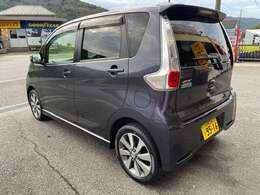 ナビ、ETC、TV、Bluetoothオーディオ、ドラレコ、オートライトついています。