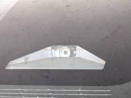 【トヨタセーフティセンス】走行中に前方の車両等を認識し、衝突しそうな時は警報とブレーキで衝突回避と被害軽減をアシスト。より安全にドライブをお楽しみいただけます。