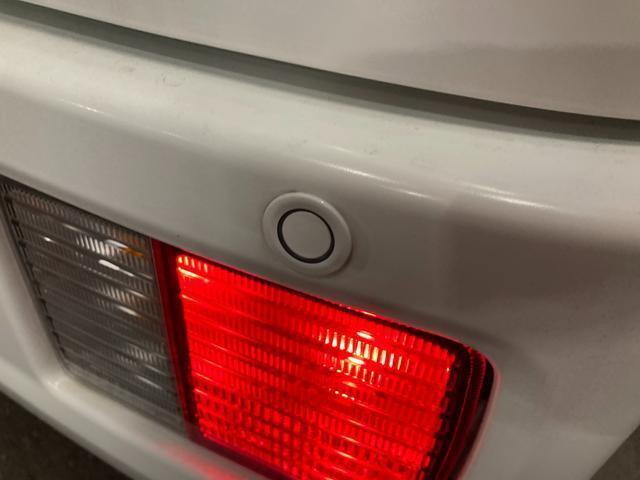 【後退時ブレーキサポート】リヤバンパーにはセンサーが付いており、後方の障害物を検知してくれます！