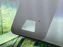 【スマートアシスト】走行中に前方の車両等を認識し、衝突しそうな時は警報とブレーキで衝突回避と被害軽減をアシスト。より安全にドライブをお楽しみいただけます。