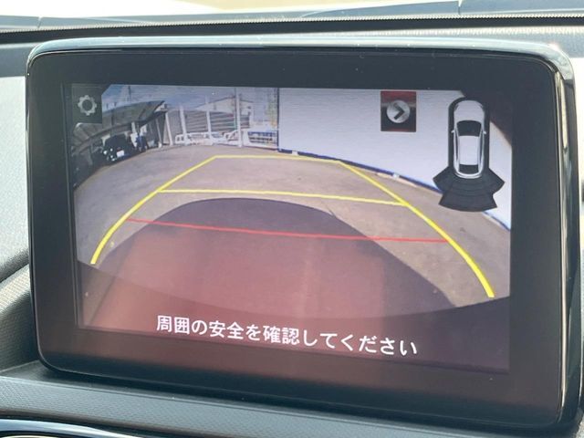 【バックカメラ】駐車時に後方がリアルタイム映像で確認できます。大型商業施設や立体駐車場での駐車時や、夜間のバック時に大活躍！運転スキルに関わらず、今や必須となった装備のひとつです！