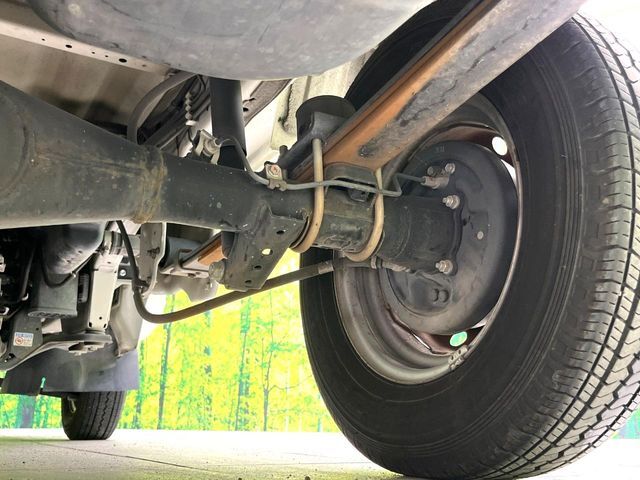 お車を安心してお乗りいただく為には、足回りの定期点検が欠かせません。サービスサポート（有償保証）では無料点検もご提供しており、安心のカーライフをお過ごしいただけるサポート体制が整っています。