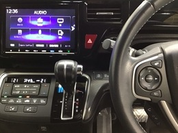 ホンダ純正メモリーナビ搭載なので、遠方へのドライブもお任せ下さい！ステアリング左手側にオーディオ関連のコントロールスイッチを配置しています。操作時は視線を逸らすことなく運転に集中できます