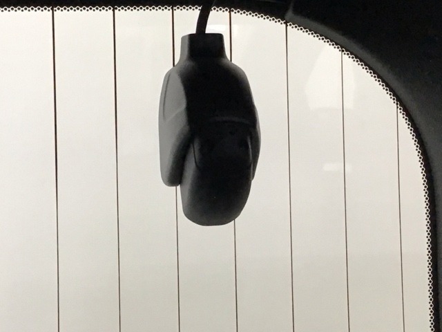 後方もしっかり同時録画。フロントと同様に画像を自動で保存するので安心です