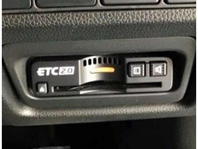 ETC2.0が標準装備です。高速道路の渋滞情報や静止画像提供などをナビとリンクして画面でお知らせします。また、高速道路の一時退出対象インターでは料金据え置きで一時退出もできます