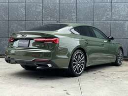 ディストリクトグリーンメタリック  バーチャルコクピット 360カメラ　アダプティブクルーズコントロール　マトリクスLEDレーザーライト　ステアリングヒーター　全席シートヒーター　パワーゲート　235/35R19