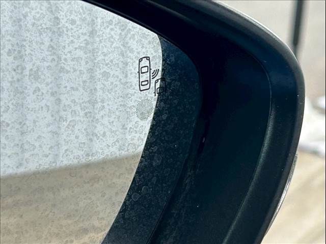 ブラインドスポットモニター搭載で後方から接近する車両にも簡単に気づけます。