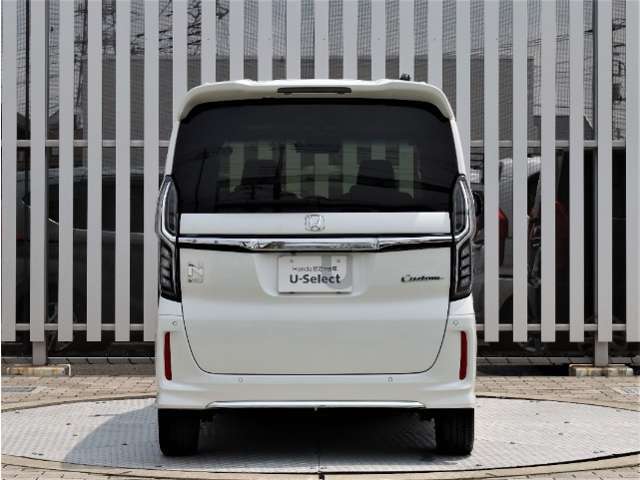 当店は、『安心して選べる中古車を。乗ってからも、安心が続く中古車を。』モットーにHONDA認定中古車を販売させていただいております。