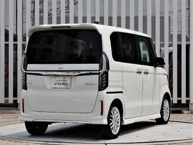 お支払いはホンダクレジットをご利用ください。運転免許証をご持参いただければ審査が可能です。また月々のお支払金額を抑えられるなど、メリットがいっぱいの据置クレジットもご用意しております。