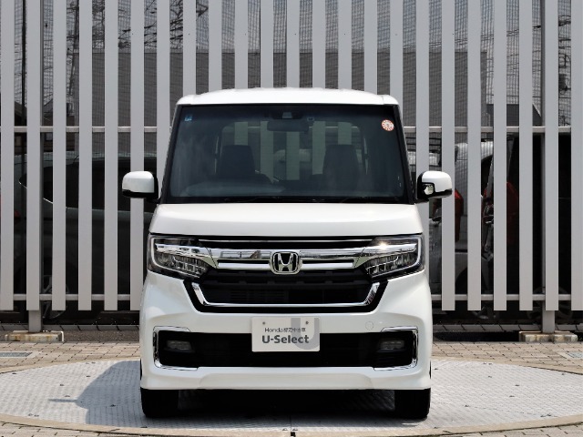 当店の展示車をご覧頂き、ありがとうございます。遠慮なく、お問合せやお見積もりのご依頼をお待ちしております。電話番号は、048-667-8611です。当店営業スタッフまでお願い致します。