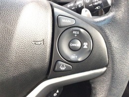 【アダプティブ・クルーズ・コントロール】予め設定した車速内でクルマが自動的に加減速。 前走車との適切な車間距離を維持しながら追従走行し、高速道路でのドライバーの疲労を軽減してくれる嬉しい機能付♪