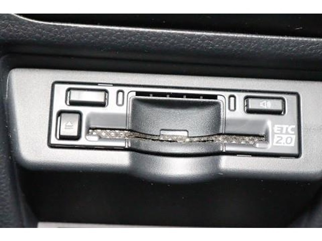ETC車載器を装備。　高速道路の料金所の通過がスムーズです。