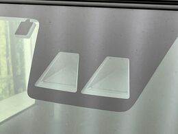 【スマートアシスト】走行中に前方の車両等を認識し、衝突しそうな時は警報とブレーキで衝突回避と被害軽減をアシスト。より安全にドライブをお楽しみいただけます。