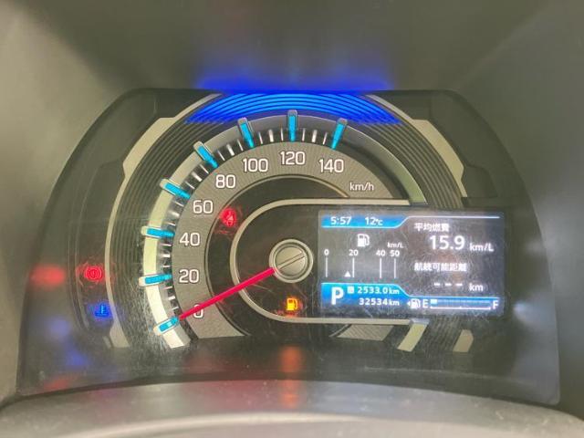 WECARSの展示場では実際に見て、触ってお車をお選びいただけます！知識の豊富な営業スタッフが様々なカーライフをご提案いたします！