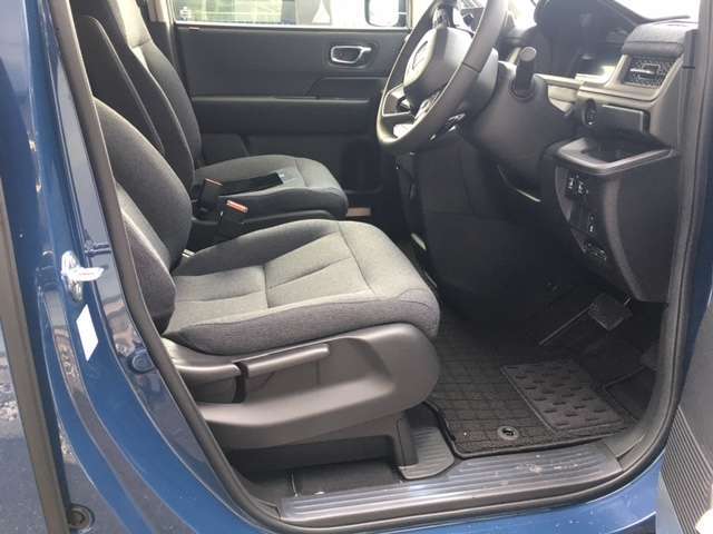 ◆足元広々で運転しやすい1台です☆