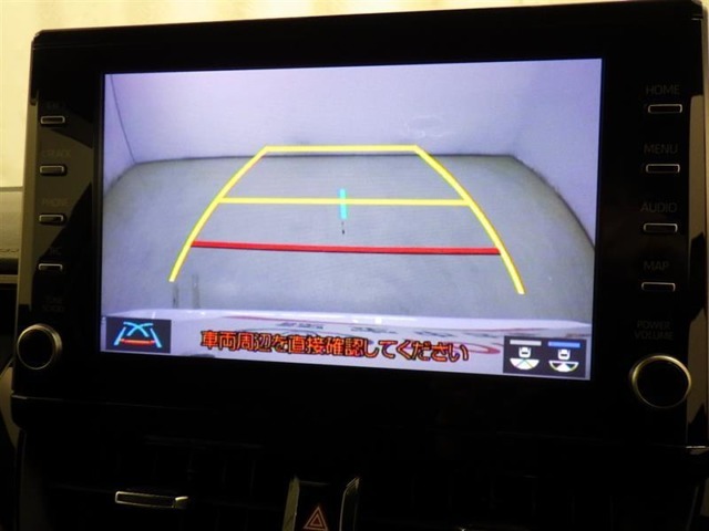 バックモニターも装備しております。バックギアに入れるとナビ画面に車の後方が映し出されます。これで後方確認も安心！