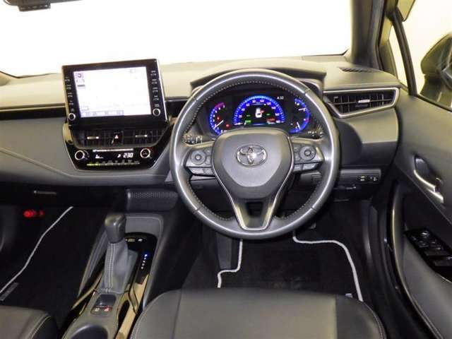 運転の際、常に目にする部分だけにシックで飽きのこないデザインが良いですね。