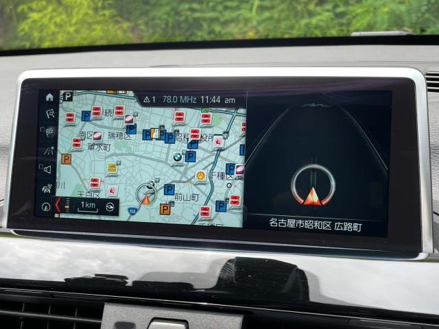 【純正ナビゲーション】BMWのナビゲーションは操作性も良く、詳細な地図情報と交通状況を見やすく表示し、快適なドライビングをサポートしながら目的地までナビゲートします。