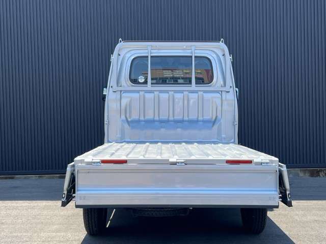 自社整備工場を完備しております！急なトラブルでも対応可能です。車検・ご納車後のアフターケアもお任せ下さい！