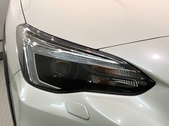 LEDヘッドライトは、点灯の瞬間から最大光量を発揮し、突然暗くなるトンネルなどでの安定感を高めます。