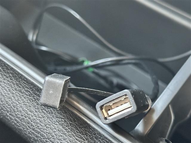 【ETC】有料道路を利用する際に料金所で停止することなく通過できる、ETC車載器（ノンストップ自動料金収受システム機器）が装備されています。セットアップを行うことで利用可能になります。