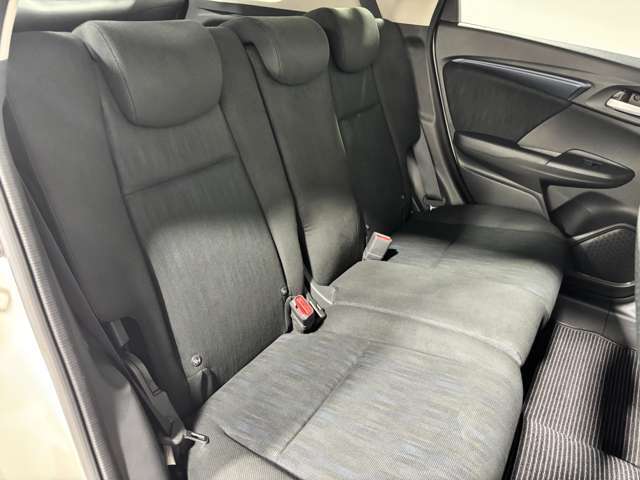 【2列目シート】店舗にて現車の確認も頂けますので、お電話で在庫のご確認の上是非ご来店くださいませ！！！ 後席モニター（フリップダウンモニター）の取付も可能です。