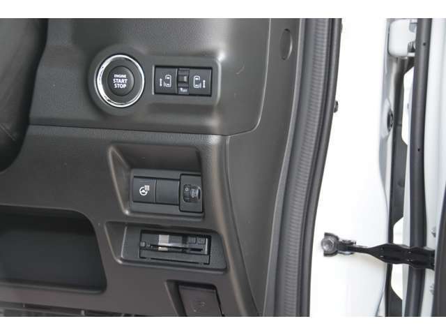 スマホアプリ連携ナビ＆Apple　CarPlay/Android　Auto対応＆フルセグTV＆Bluetooth・USB接続＆バックカメラ＆ETC車載器＆フロアマットを取り付け済みでお渡しです！