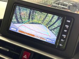 【バックカメラ】駐車時に後方がリアルタイム映像で確認できます。大型商業施設や立体駐車場での駐車時や、夜間のバック時に大活躍！運転スキルに関わらず、今や必須となった装備のひとつです！