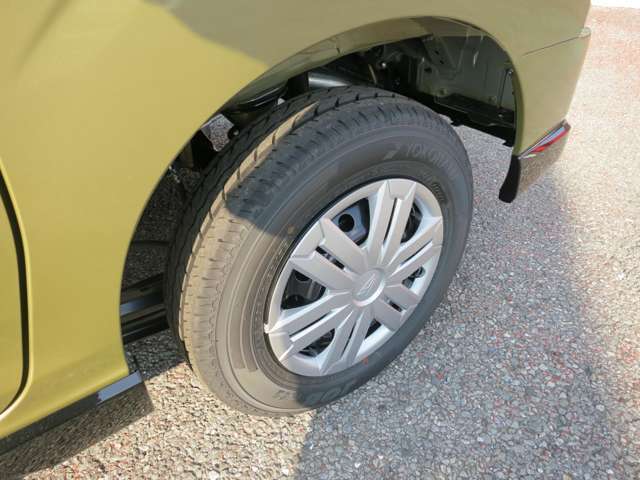 左後ろタイヤ