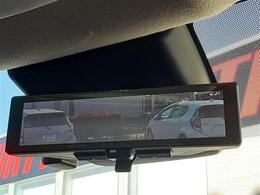 ■　装備4　■　インテリジェントルームミラー：液晶ルームミラーに後方の映像を写し、さまざまな環境でクリアな後方視界を確保します！