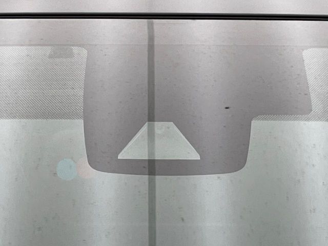 【トヨタセーフティセンス】走行中に前方の車両等を認識し、衝突しそうな時は警報とブレーキで衝突回避と被害軽減をアシスト。より安全にドライブをお楽しみいただけます。