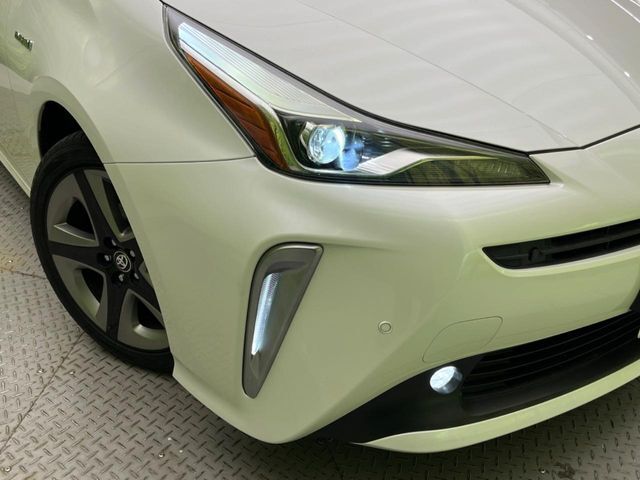 【LEDヘッドライト】悪天候や夜間走行時も良好な視界を確保し安心して運転できる高輝度LEDヘッドライトを装備！点灯速度が早く、消費電力も抑えられています。