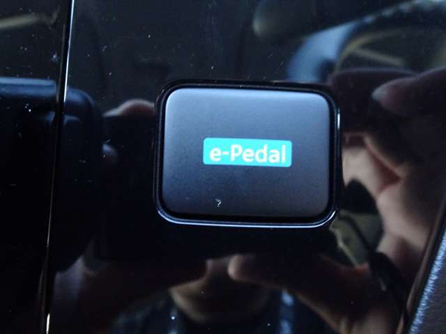 ◆e-Pedal◆アクセルペダルだけのイージードライビング！ゆるめればブレーキペダルを踏んだように減速、さらに停止。ペダルの踏みかえ回数が減り運転がよりラクになります！