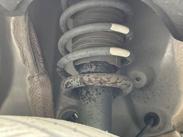 お車を安心してお乗りいただく為には、足回りの定期点検が欠かせません。サービスサポート（有償保証）では無料点検もご提供しており、安心のカーライフをお過ごしいただけるサポート体制が整っています。