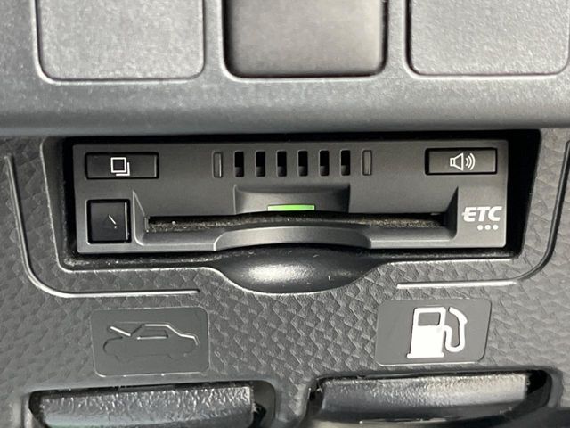 【ETC】高速道路の料金所をストレスなく通過！話題のスポットやサービスエリアに多い「スマートIC」利用時は必須のアイテムです。当店でセットアップを実施、ご納車当日からすぐにご利用いただけます！