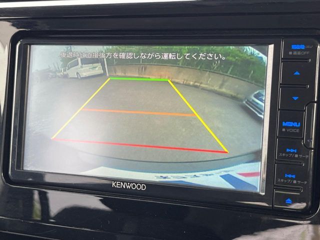 【バックカメラ】駐車時に後方がリアルタイム映像で確認できます。大型商業施設や立体駐車場での駐車時や、夜間のバック時に大活躍！運転スキルに関わらず、今や必須となった装備のひとつです！