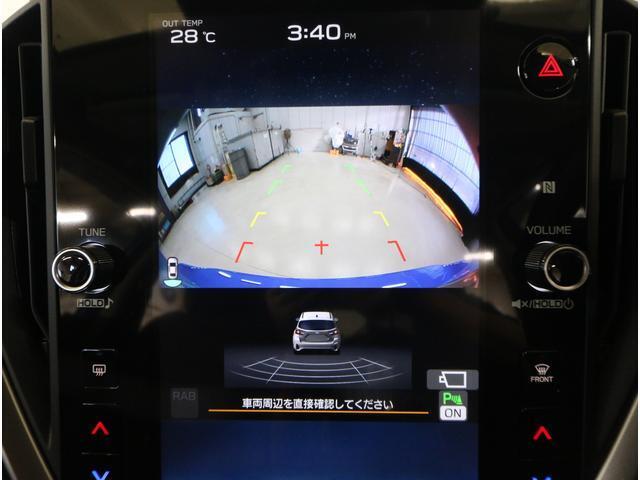 ■リヤビューカメラの映像です。ステアリング連動ガイドラインが、後退時の予想進路を表示し、運転のサポートを致します。