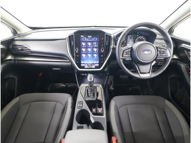 ■視界良好で運転しやすいコックピットです。シンプルで操作性の良いインパネ回りにデザインされ、SUBARUは安全性能に徹底的にまでこだわった視界設計を行っています。
